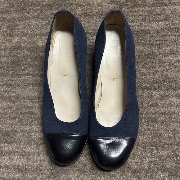 Chanel cap toe heels - Size 39 - Picture 2 of 6